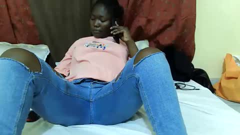 Snapshot of hot_darling95 chatting on 11-14-25, 09:30 Milly online show from 11-14-25, 09:30