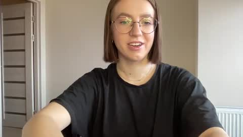 Lina online show from 12-17-24, 08:56