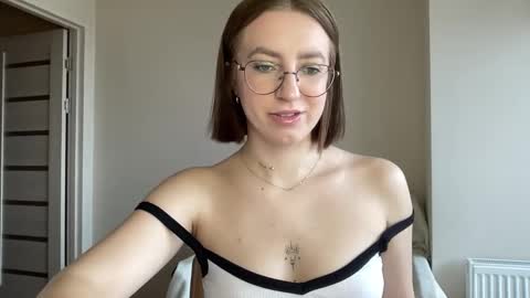 Lina online show from 12-19-24, 11:29