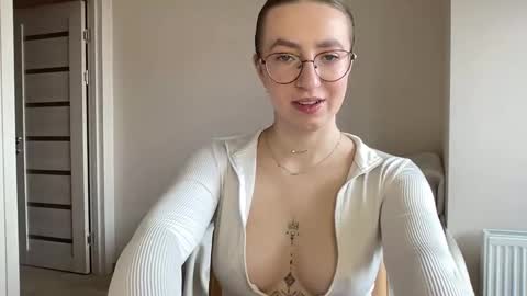 Lina online show from 12-21-24, 08:28