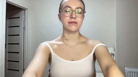 Lina online show from 12-21-24, 03:09