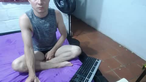 Snapshot of hot_mann11 chatting on 10-12-25, 07:40 angel online show from 10-12-25, 07:40