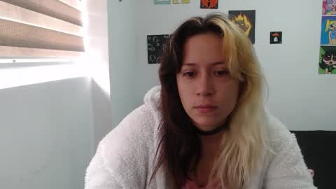 Mia online show from 10-21-25, 01:12