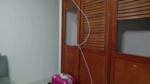 Mia online show from 11-23-25, 03:06