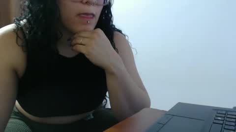 Snapshot of hotandpower10 chatting on 01-07-25, 01:49 Hot and PowerHOPE U MISS ME online show from 01-07-25, 01:49