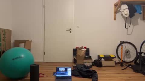 Snapshot of hotboyfeet92 chatting on 01-28-25, 08:26 hotboyfeet92 online show from 01-28-25, 08:26