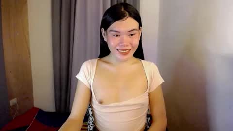 Snapshot of hotbunnyrainx chatting on 10-18-25, 04:41 rain online show from 10-18-25, 04:41