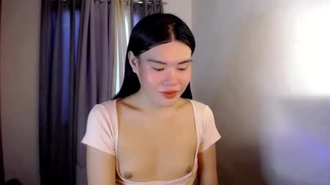 Snapshot of hotbunnyrainx chatting on 10-25-25, 02:08 rain online show from 10-25-25, 02:08