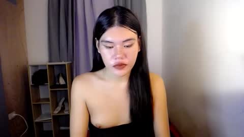 Snapshot of hotbunnyrainx chatting on 11-01-25, 01:46 rain online show from 11-01-25, 01:46