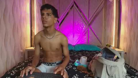 hotcouple_222 online show from 01-07-26, 07:33