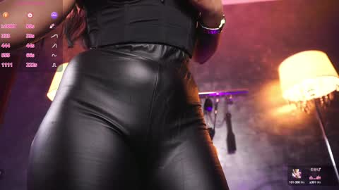 Snapshot of hotdesy_ chatting on 01-24-25, 09:39 Mistress online show from 01-24-25, 09:39