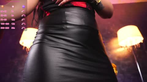 Snapshot of hotdesy_ chatting on 01-26-25, 06:38 Mistress online show from 01-26-25, 06:38