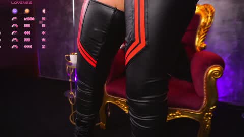 Snapshot of hotdesy_ chatting on 02-03-25, 03:20 Mistress online show from 02-03-25, 03:20