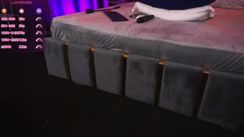 Snapshot of hotdesy_ chatting on 09-26-25, 02:48 Mistress online show from 09-26-25, 02:48