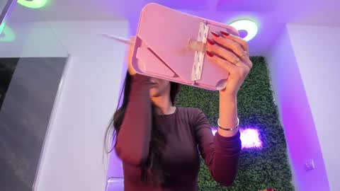 hotfallingdevil online show from 11-25-25, 04:23