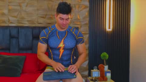 felipe  marcello online show from 03-11-25, 07:58