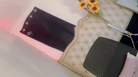 Snapshot of hotgirl_krisxx chatting on 10-15-25, 09:31 hotgirl_krisxx online show from 10-15-25, 09:31