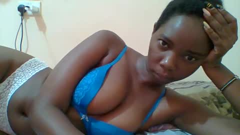 Queen online show from 03-11-25, 11:01