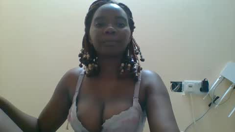 Queen online show from 10-22-25, 07:02