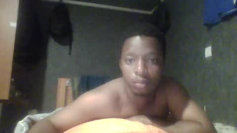 Snapshot of hotguyy001 chatting on 02-19-25, 02:33 hotguyy001 online show from 02-19-25, 02:33