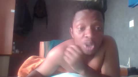 Snapshot of hotguyy001 chatting on 02-19-25, 06:22 hotguyy001 online show from 02-19-25, 06:22