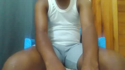 Snapshot of hotguyy001 chatting on 10-19-25, 02:45 hotguyy001 online show from 10-19-25, 02:45