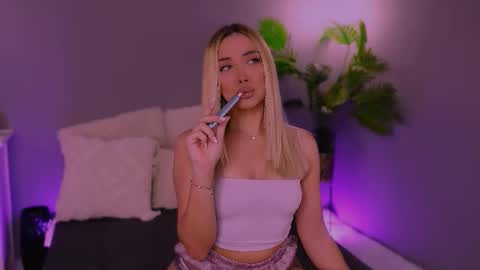 Snapshot of hotjessxx chatting on 11-26-25, 03:40 Maria online show from 11-26-25, 03:40