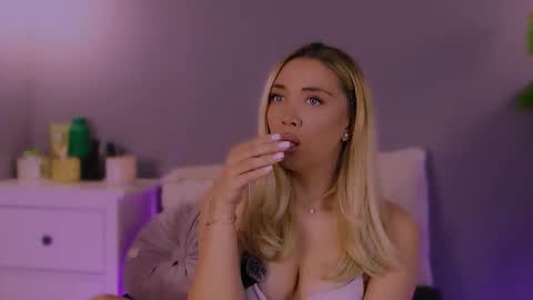 Snapshot of hotjessxx chatting on 12-03-25, 07:27 Maria online show from 12-03-25, 07:27