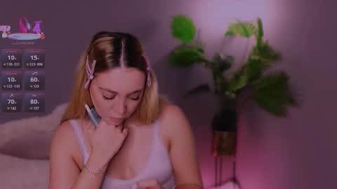 Snapshot of hotjessxx chatting on 12-15-25, 07:56 Maria online show from 12-15-25, 07:56