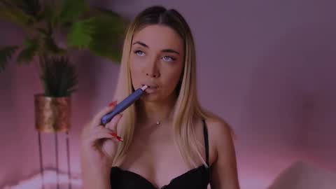 Snapshot of hotjessxx chatting on 01-06-26, 05:55 Maria online show from 01-06-26, 05:55