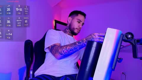 HoTLatinoX20CM online show from 12-17-25, 06:58