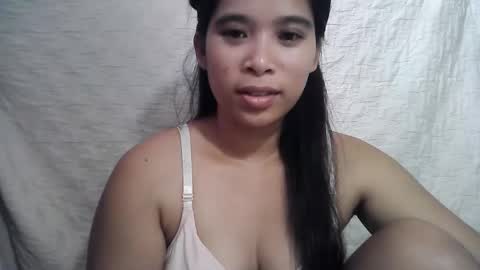 Snapshot of hotmompinay30 chatting on 02-16-26, 11:01 flor online show from 02-16-26, 11:01