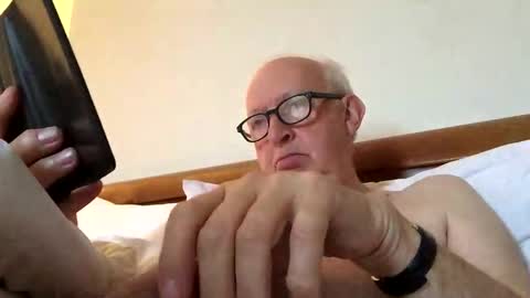 hotmuff99 online show from 10-17-25, 08:06