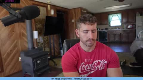 Snapshot of hotmuscles6t9 chatting on 03-11-25, 04:40 hotmuscles6t9 online show from 03-11-25, 04:40