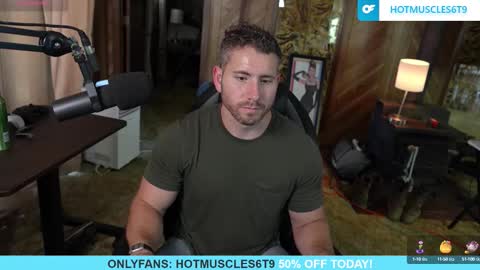 Snapshot of hotmuscles6t9 chatting on 10-14-25, 08:20 hotmuscles6t9 online show from 10-14-25, 08:20