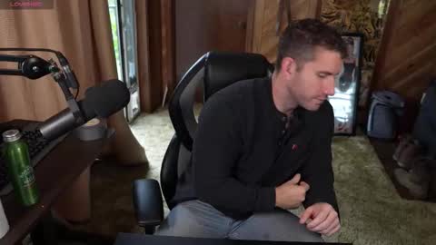 Snapshot of hotmuscles6t9 chatting on 10-28-25, 03:58 hotmuscles6t9 online show from 10-28-25, 03:58