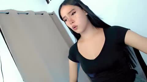 Snapshot of hotnaughty_beatrice chatting on 09-10-25, 10:15 HOT BEATRICE online show from 09-10-25, 10:15