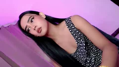 Snapshot of hotnaughty_beatrice chatting on 09-22-25, 09:50 HOT BEATRICE online show from 09-22-25, 09:50