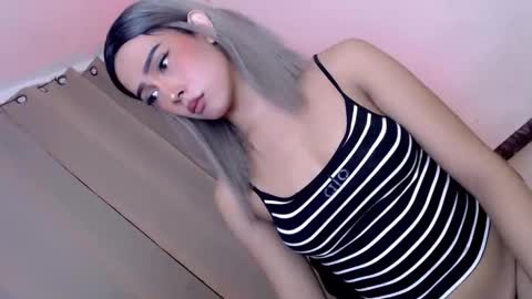 Snapshot of hotnaughty_beatrice chatting on 10-14-25, 09:37 HOT BEATRICE online show from 10-14-25, 09:37