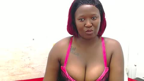 Snapshot of hotsexytracyx chatting on 12-24-24, 11:44 hotsexytracyx online show from 12-24-24, 11:44