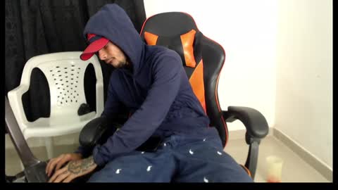 Snapshot of hotsteel420 chatting on 01-19-25, 11:43 hotsteel420 online show from 01-19-25, 11:43