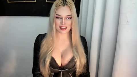 Snapshot of hotstellacumxxx chatting on 10-24-25, 01:24 STELLA online show from 10-24-25, 01:24