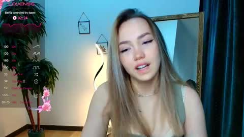 hello Im Eva online show from 12-04-24, 11:19