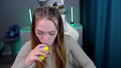 hello Im Eva online show from 09-20-25, 04:41