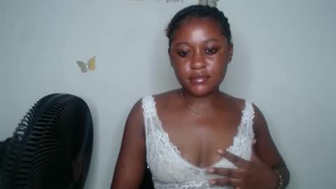 Snapshot of hottie_ebonie chatting on 10-31-25, 11:50 Ella online show from 10-31-25, 11:50