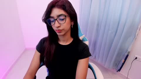 Snapshot of hottie_veronica chatting on 02-04-25, 02:32 Veronica independent model online show from 02-04-25, 02:32