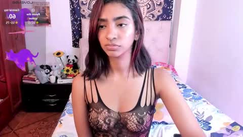 Snapshot of hottie_veronica chatting on 12-13-25, 10:59 Veronica independent model online show from 12-13-25, 10:59