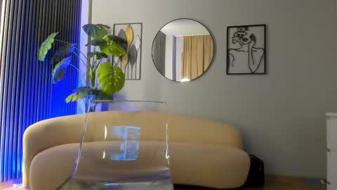 Snapshot of hottielilly chatting on 01-11-26, 08:36 Lilly online show from 01-11-26, 08:36