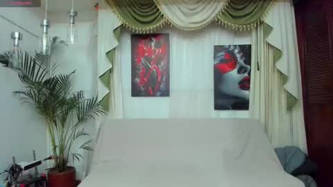 hotties_kittens18 online show from 12-15-25, 06:01