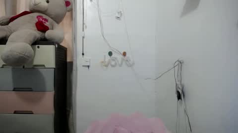 Snapshot of hottiescummerx chatting on 12-11-24, 07:31 N I C A online show from 12-11-24, 07:31